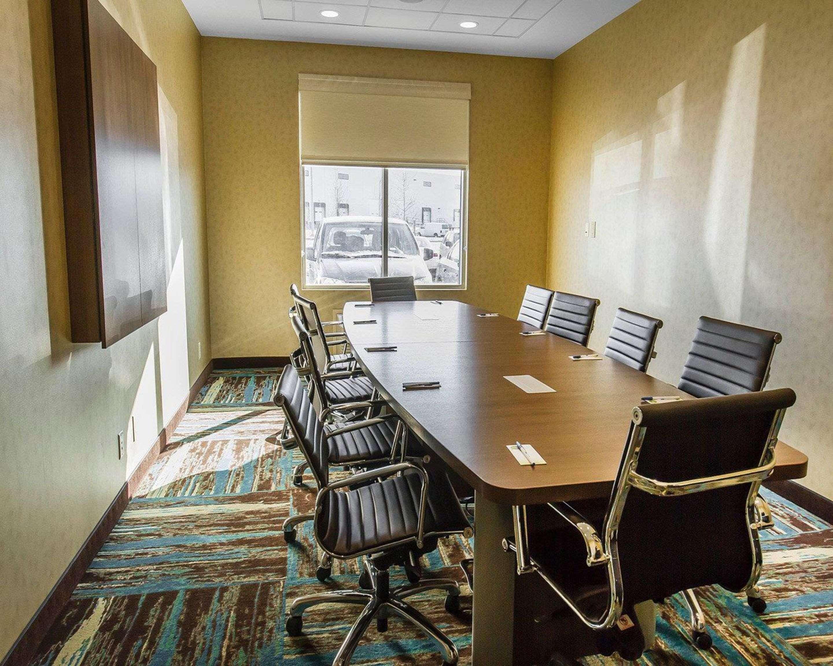 Comfort Inn & Suites Airport North YYC Kültér fotó
