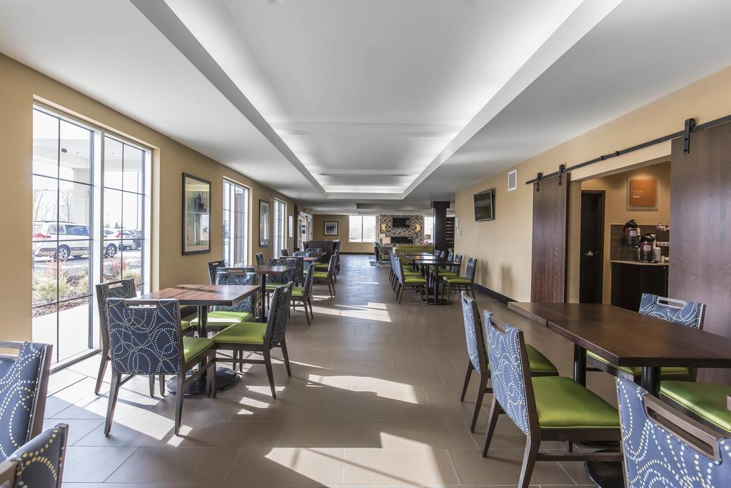 Comfort Inn & Suites Airport North YYC Kültér fotó