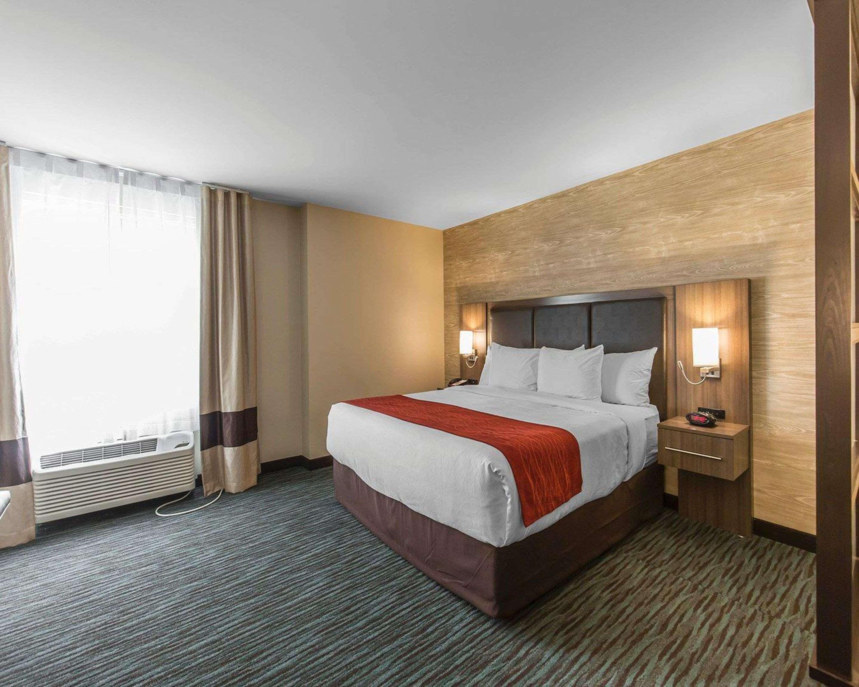 Comfort Inn & Suites Airport North YYC Kültér fotó