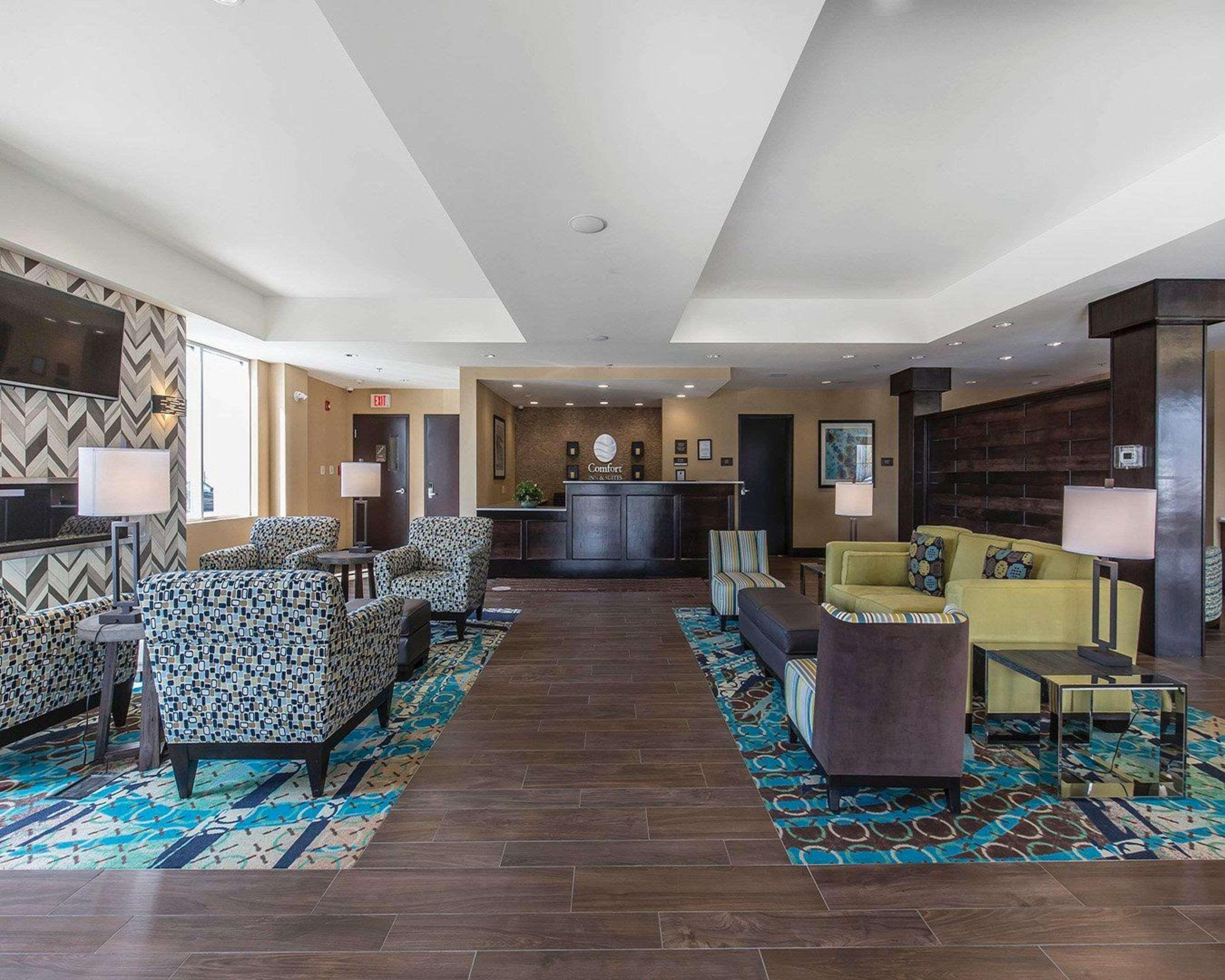 Comfort Inn & Suites Airport North YYC Kültér fotó