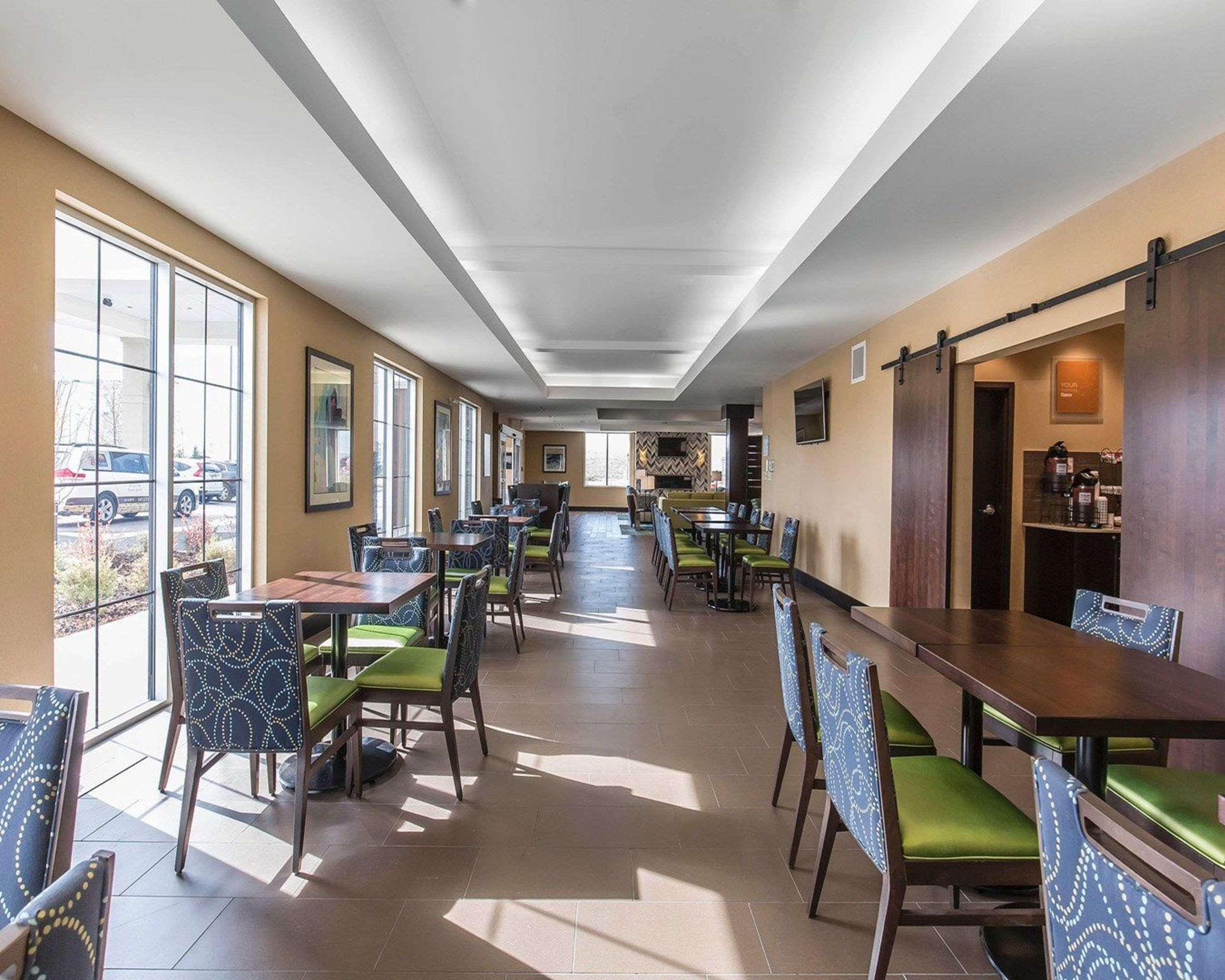 Comfort Inn & Suites Airport North YYC Kültér fotó