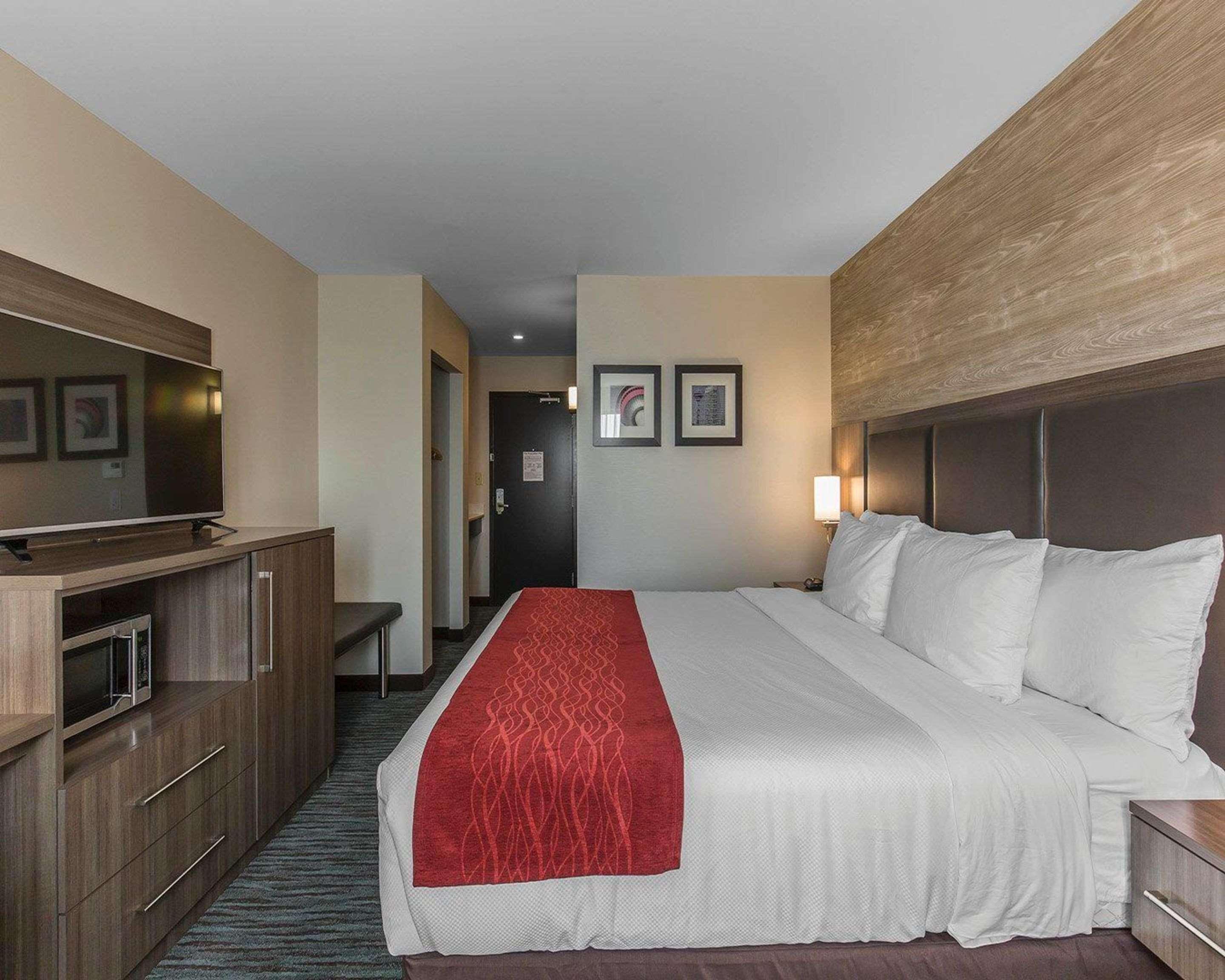Comfort Inn & Suites Airport North YYC Kültér fotó