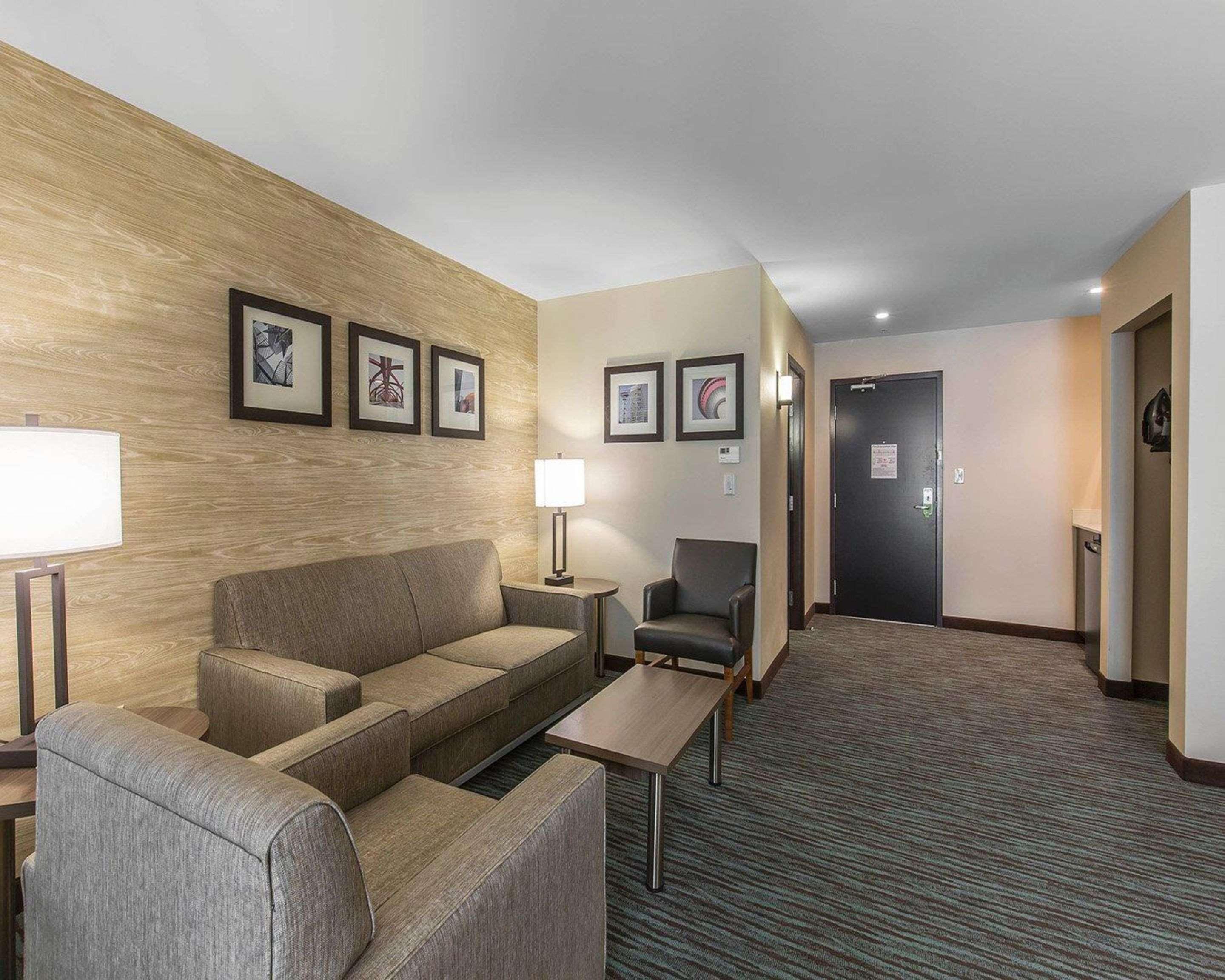 Comfort Inn & Suites Airport North YYC Kültér fotó