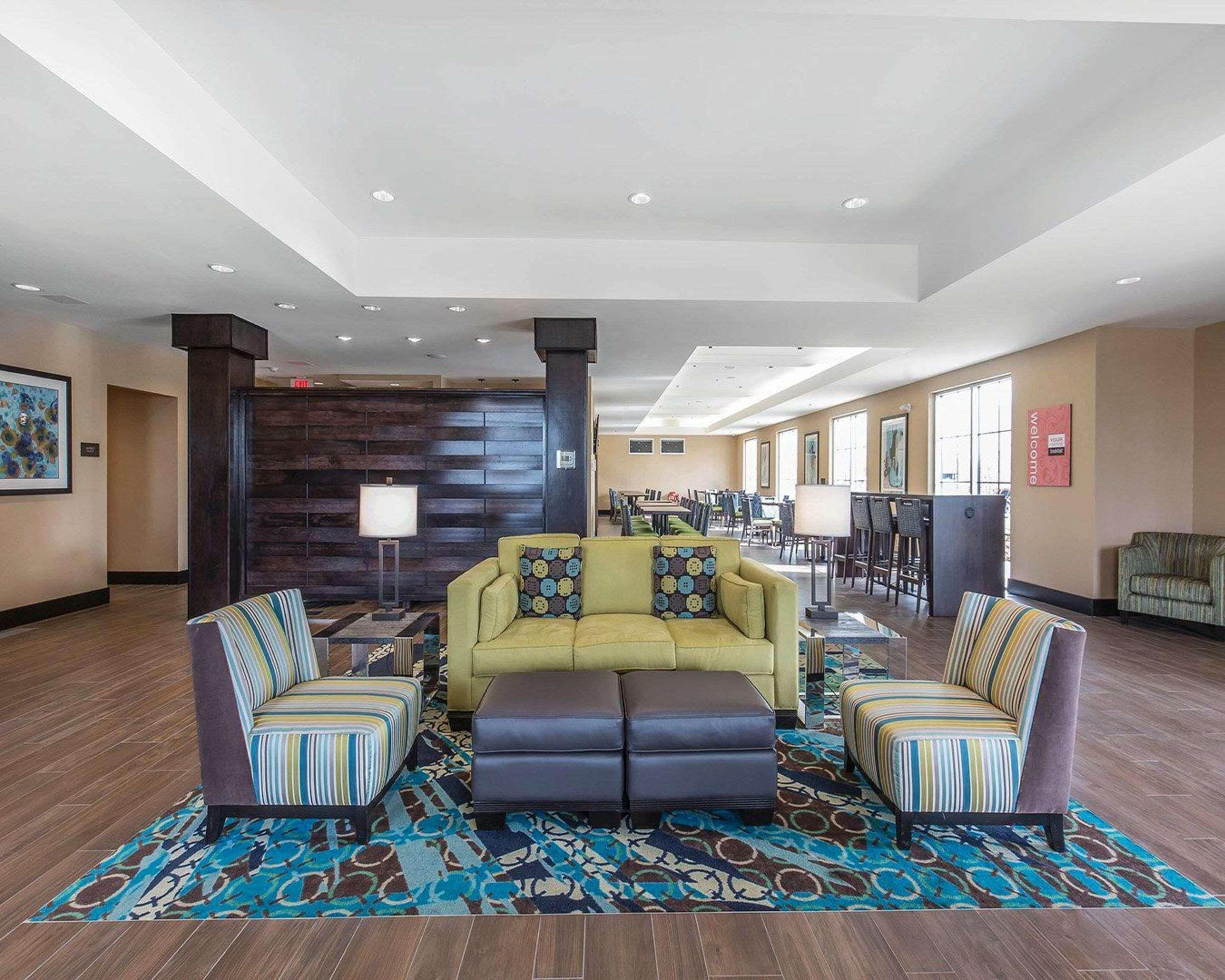 Comfort Inn & Suites Airport North YYC Kültér fotó