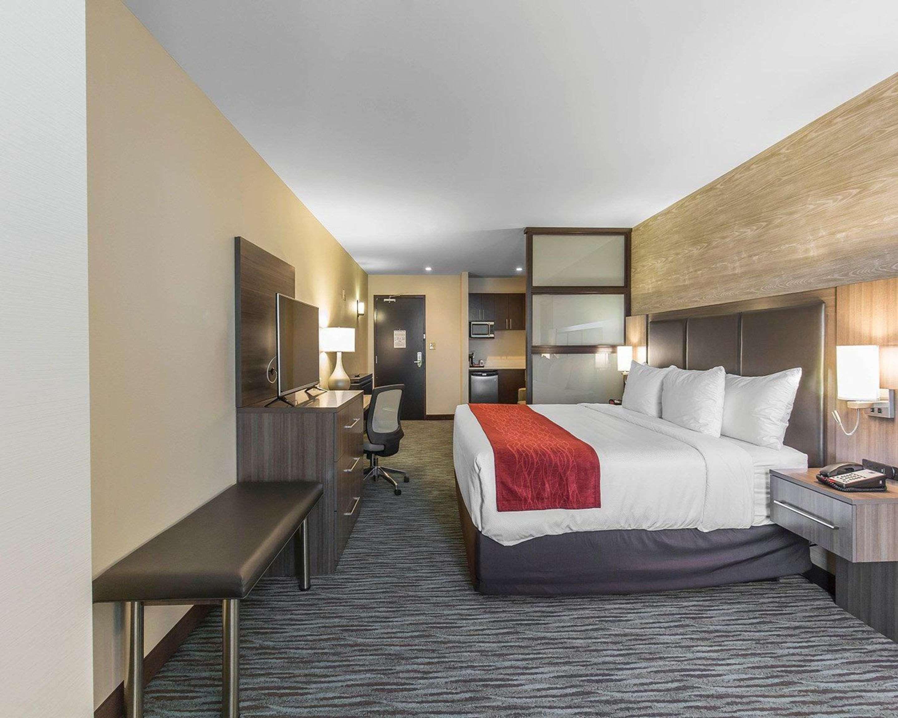 Comfort Inn & Suites Airport North YYC Kültér fotó