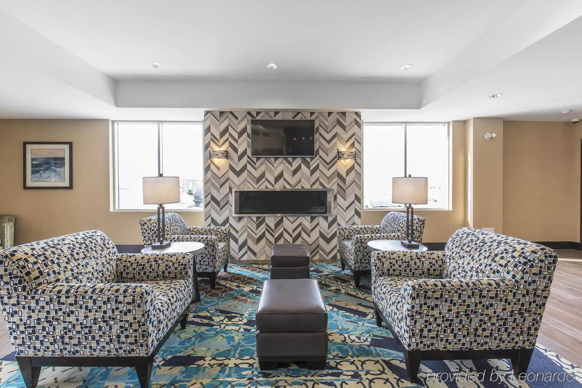 Comfort Inn & Suites Airport North YYC Kültér fotó