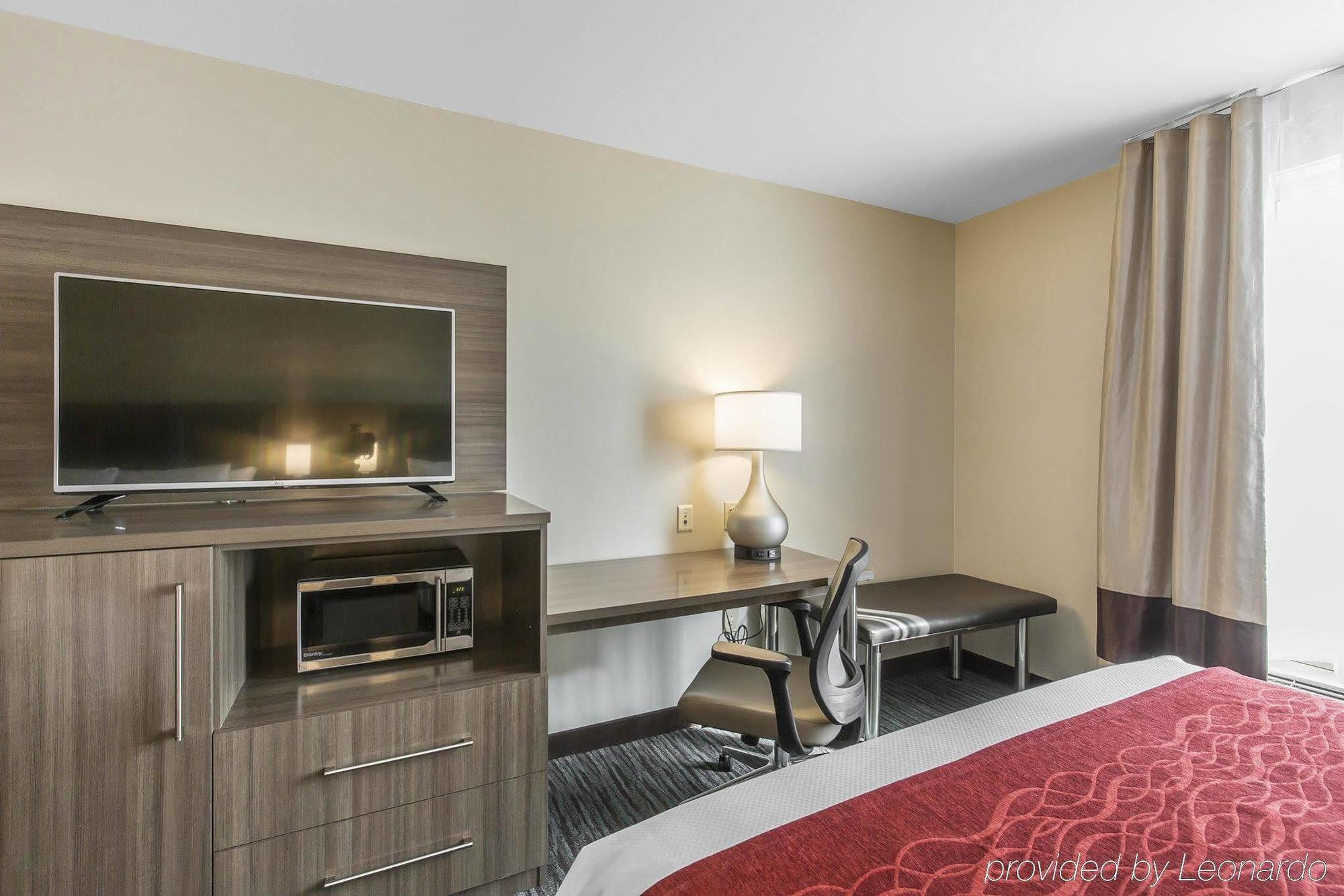 Comfort Inn & Suites Airport North YYC Kültér fotó